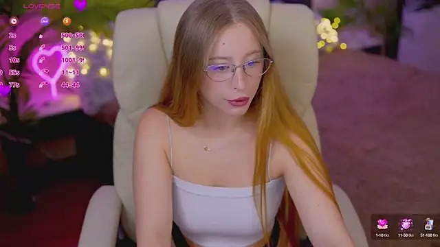 Snapshot of SilverrMoon chatting on 10/09/25, 01:42 SilverrMoon online show from 10/09/25, 01:42