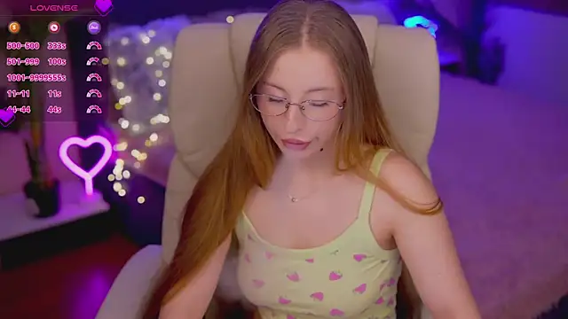 Snapshot of SilverrMoon chatting on 11/15/25, 02:35 SilverrMoon online show from 11/15/25, 02:35