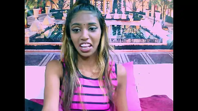 Snapshot of IndianSexySlender chatting on 12/31/24, 05:44 IndianSexySlender online show from 12/31/24, 05:44