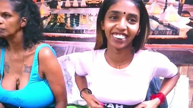 Snapshot of IndianSexySlender chatting on 09/19/25, 05:42 IndianSexySlender online show from 09/19/25, 05:42