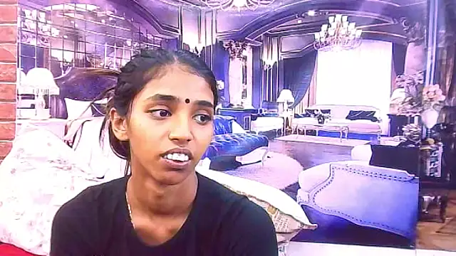 Snapshot of IndianSexySlender chatting on 11/17/25, 05:13 IndianSexySlender online show from 11/17/25, 05:13