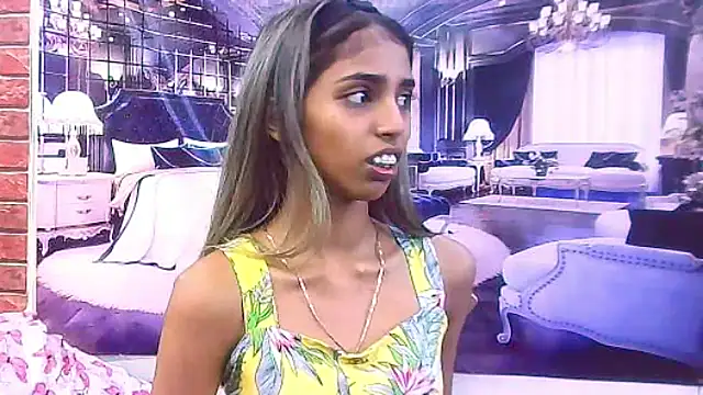 Snapshot of IndianSexySlender chatting on 12/15/25, 05:12 IndianSexySlender online show from 12/15/25, 05:12