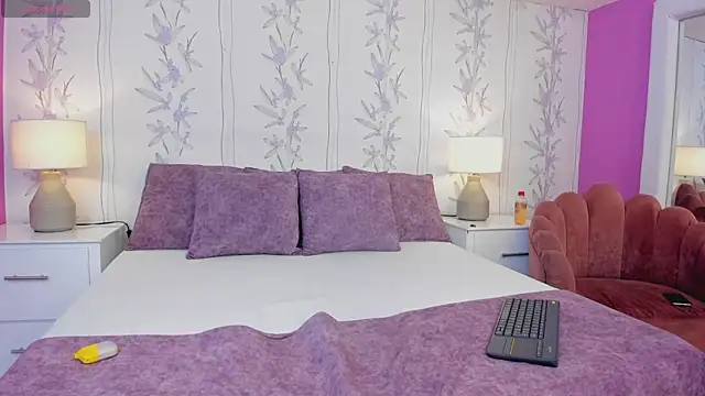 Snapshot of MadissonBacker chatting on 12/21/24, 11:55 MadissonBacker online show from 12/21/24, 11:55