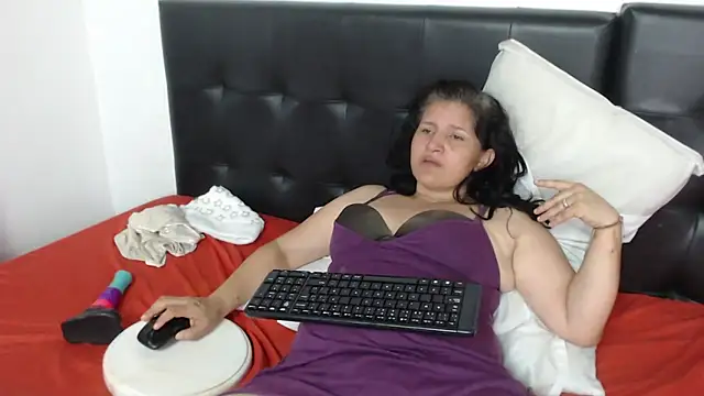 Angelinna Milf online show from 12/05/24, 11:29