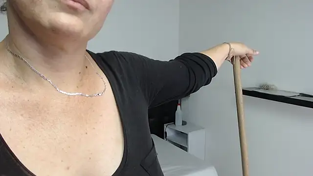 Angelinna Milf online show from 12/17/24, 02:01