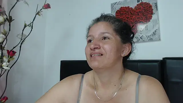 Angelinna Milf online show from 12/17/24, 11:05