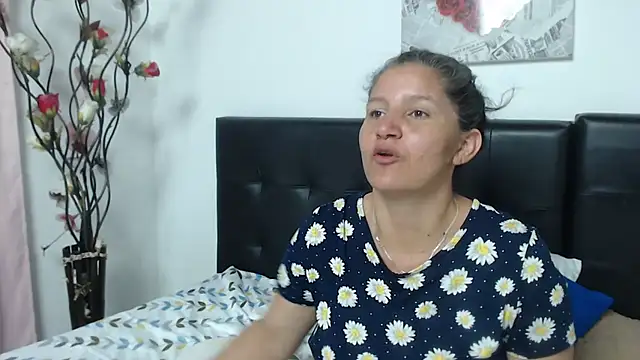 Angelinna Milf online show from 01/28/25, 03:04