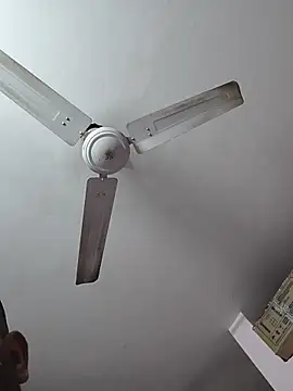 Snapshot of L9vefromAkhil chatting on 02/25/26, 04:05 L9vefromAkhil online show from 02/25/26, 04:05