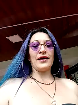 Snapshot of sophie_banger chatting on 12/31/24, 07:51 sophie banger online show from 12/31/24, 07:51