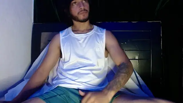 Snapshot of maxximus_100 chatting on 12/29/24, 05:42 maxximus 100 online show from 12/29/24, 05:42