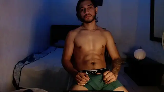 Snapshot of maxximus_100 chatting on 01/28/25, 08:25 maxximus 100 online show from 01/28/25, 08:25