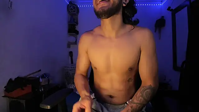 Snapshot of maxximus_100 chatting on 03/22/25, 10:37 maxximus 100 online show from 03/22/25, 10:37