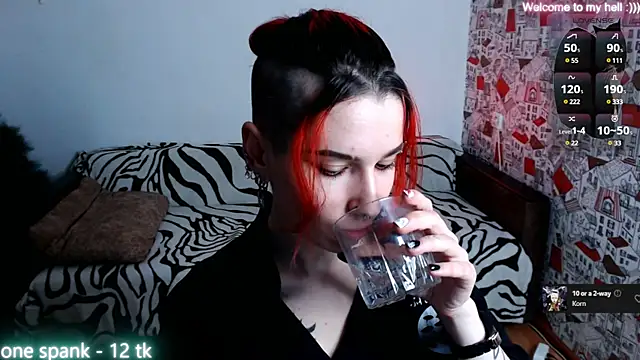 Snapshot of Miya_Wey_ chatting on 12/21/24, 12:27 Miya Wey online show from 12/21/24, 12:27