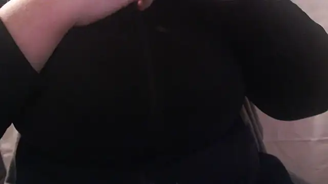 Snapshot of Bigbittiesandfun chatting on 02/08/25, 01:00 Bigbittiesandfun online show from 02/08/25, 01:00