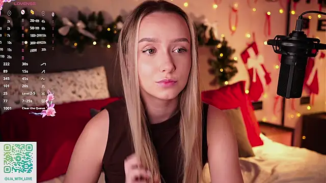 HollisBeckett online show from 12/15/25, 02:27