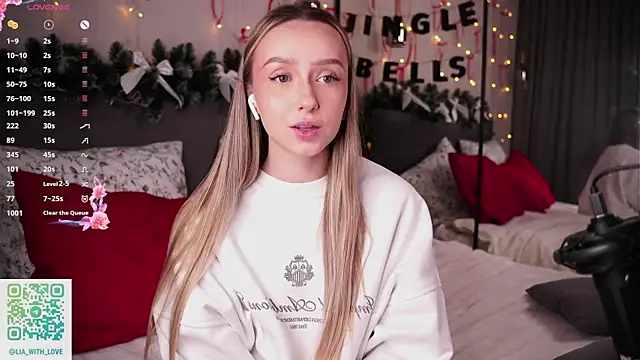 HollisBeckett online show from 12/21/25, 03:13