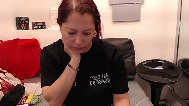 Snapshot of eva_twiss chatting on 06/08/26, 12:16 eva twiss online show from 06/08/26, 12:16
