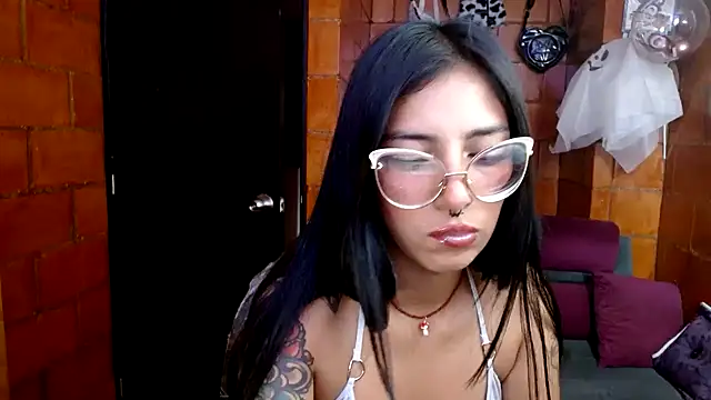 Snapshot of Raven__purple chatting on 09/27/25, 05:51 Raven  purple online show from 09/27/25, 05:51
