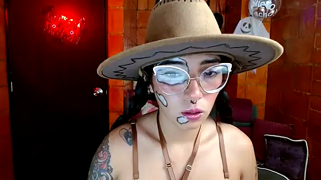 Snapshot of Raven__purple chatting on 10/17/25, 10:01 Raven  purple online show from 10/17/25, 10:01