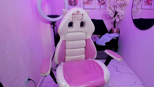 Snapshot of Zafiro_t18 chatting on 12/19/24, 06:12 Zafiro t18 online show from 12/19/24, 06:12