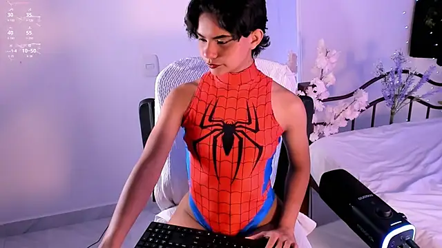 Snapshot of marlena3312 chatting on 03/05/25, 12:44 marlena3312 online show from 03/05/25, 12:44