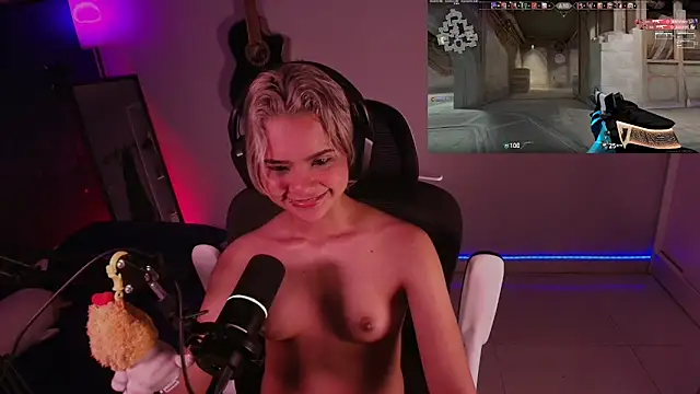 Snapshot of marlena3312 chatting on 11/15/25, 02:24 marlena3312 online show from 11/15/25, 02:24