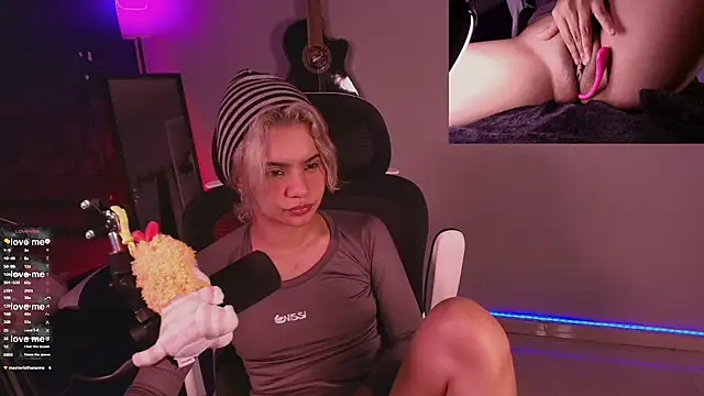 Snapshot of marlena3312 chatting on 11/27/25, 03:03 marlena3312 online show from 11/27/25, 03:03