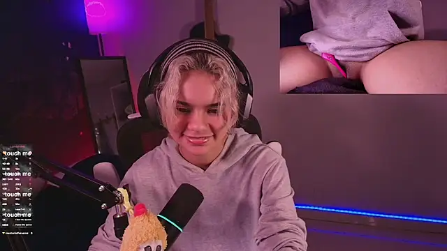 Snapshot of marlena3312 chatting on 11/30/25, 03:27 marlena3312 online show from 11/30/25, 03:27