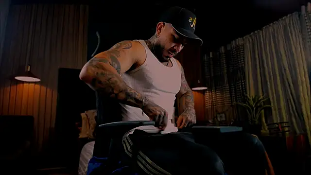 Snapshot of LeoSalvatore_ chatting on 01/29/25, 04:26 LeoSalvatore online show from 01/29/25, 04:26