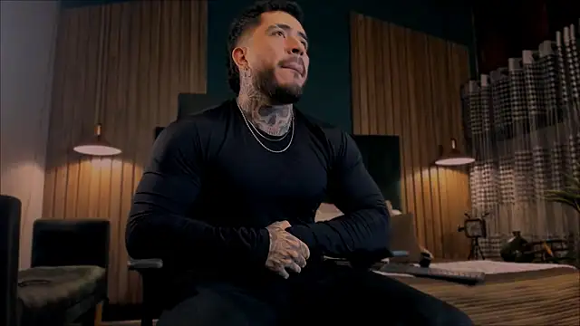 Snapshot of LeoSalvatore_ chatting on 02/07/25, 03:45 LeoSalvatore online show from 02/07/25, 03:45