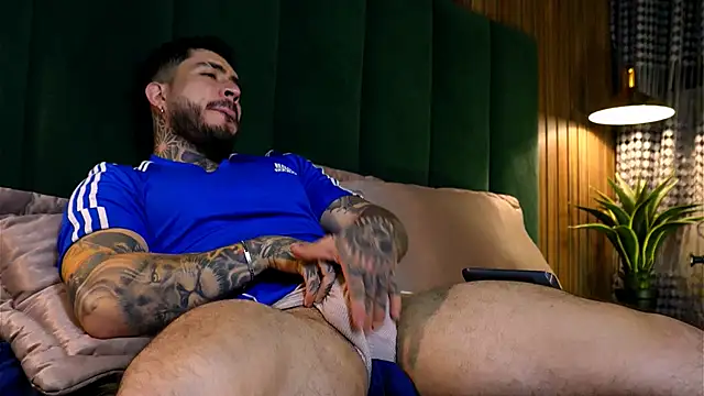 Snapshot of LeoSalvatore_ chatting on 03/12/25, 02:41 LeoSalvatore online show from 03/12/25, 02:41