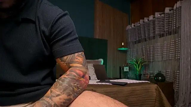 Snapshot of LeoSalvatore_ chatting on 03/18/25, 08:14 LeoSalvatore online show from 03/18/25, 08:14