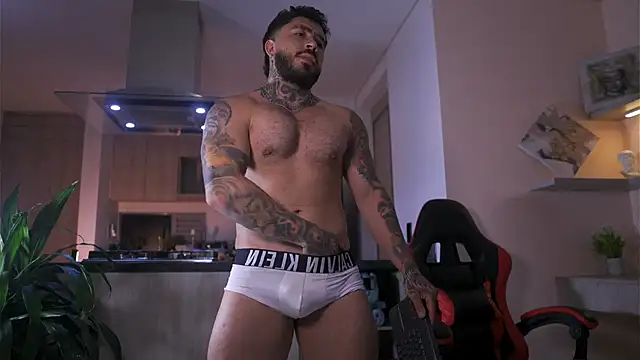 Snapshot of LeoSalvatore_ chatting on 10/10/25, 03:38 LeoSalvatore online show from 10/10/25, 03:38