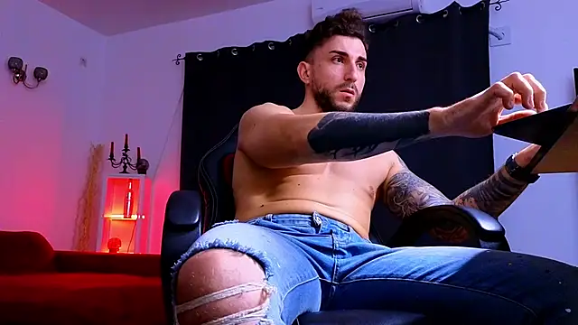 MightyAaron66 online show from 11/11/25, 03:34