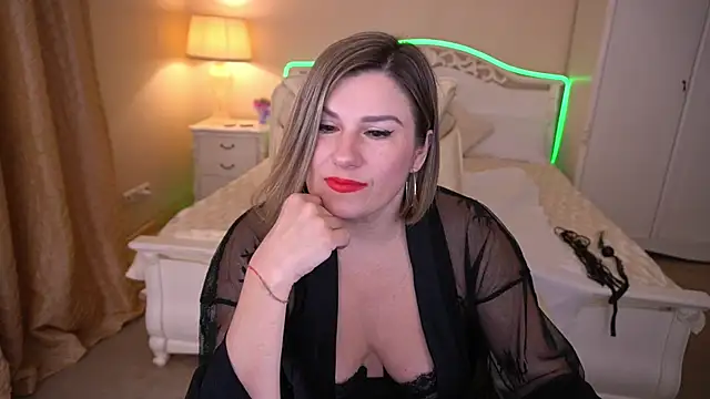 Snapshot of KiraRoxx chatting on 03/18/25, 09:53 KiraRoxx online show from 03/18/25, 09:53