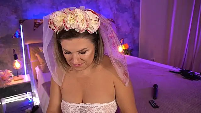 Snapshot of KiraRoxx chatting on 10/30/25, 10:32 KiraRoxx online show from 10/30/25, 10:32