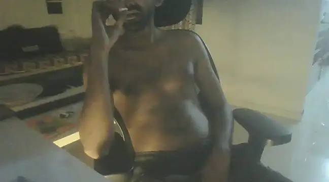 Snapshot of dominanthubby chatting on 12/03/24, 01:43 dominanthubby online show from 12/03/24, 01:43