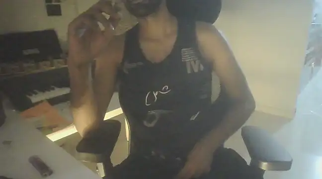 Snapshot of dominanthubby chatting on 12/05/24, 07:28 dominanthubby online show from 12/05/24, 07:28