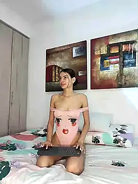 Snapshot of cuteluci_ chatting on 12/18/24, 01:02 cuteluci online show from 12/18/24, 01:02