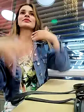 Snapshot of cuteluci_ chatting on 12/28/24, 11:05 cuteluci online show from 12/28/24, 11:05
