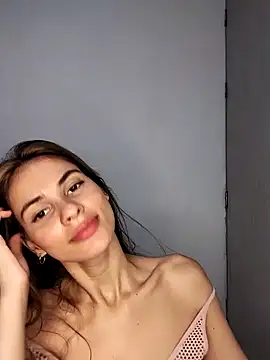 Snapshot of cuteluci_ chatting on 01/05/25, 12:31 cuteluci online show from 01/05/25, 12:31