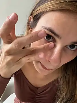 Snapshot of cuteluci_ chatting on 01/05/25, 10:08 cuteluci online show from 01/05/25, 10:08
