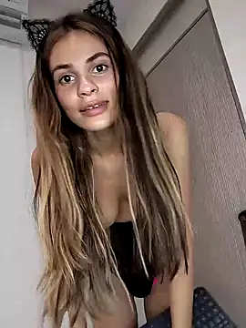 Snapshot of cuteluci_ chatting on 01/13/25, 02:42 cuteluci online show from 01/13/25, 02:42
