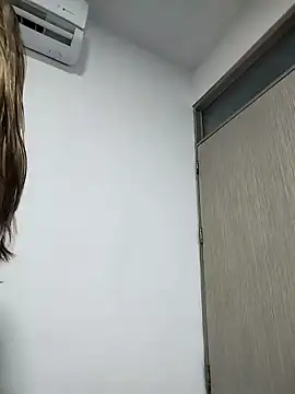 Snapshot of cuteluci_ chatting on 01/19/25, 12:28 cuteluci online show from 01/19/25, 12:28