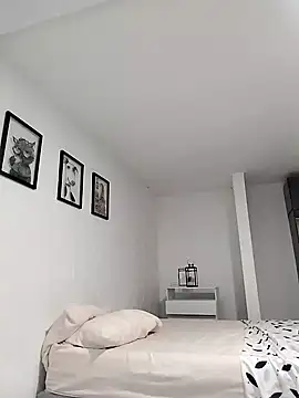 Snapshot of cuteluci_ chatting on 02/09/25, 03:23 cuteluci online show from 02/09/25, 03:23