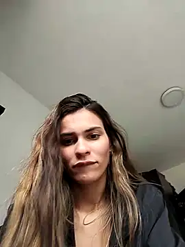 Snapshot of cuteluci_ chatting on 02/16/25, 03:48 cuteluci online show from 02/16/25, 03:48