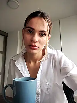 Snapshot of cuteluci_ chatting on 02/25/25, 12:24 cuteluci online show from 02/25/25, 12:24