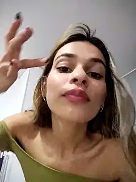 Snapshot of cuteluci_ chatting on 03/07/25, 10:45 cuteluci online show from 03/07/25, 10:45