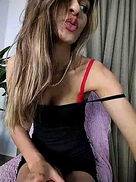 Snapshot of cuteluci_ chatting on 10/02/25, 12:34 cuteluci online show from 10/02/25, 12:34