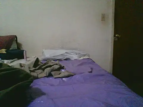 Snapshot of Emilylyn2501 chatting on 11/08/25, 02:23 Emilylyn2501 online show from 11/08/25, 02:23